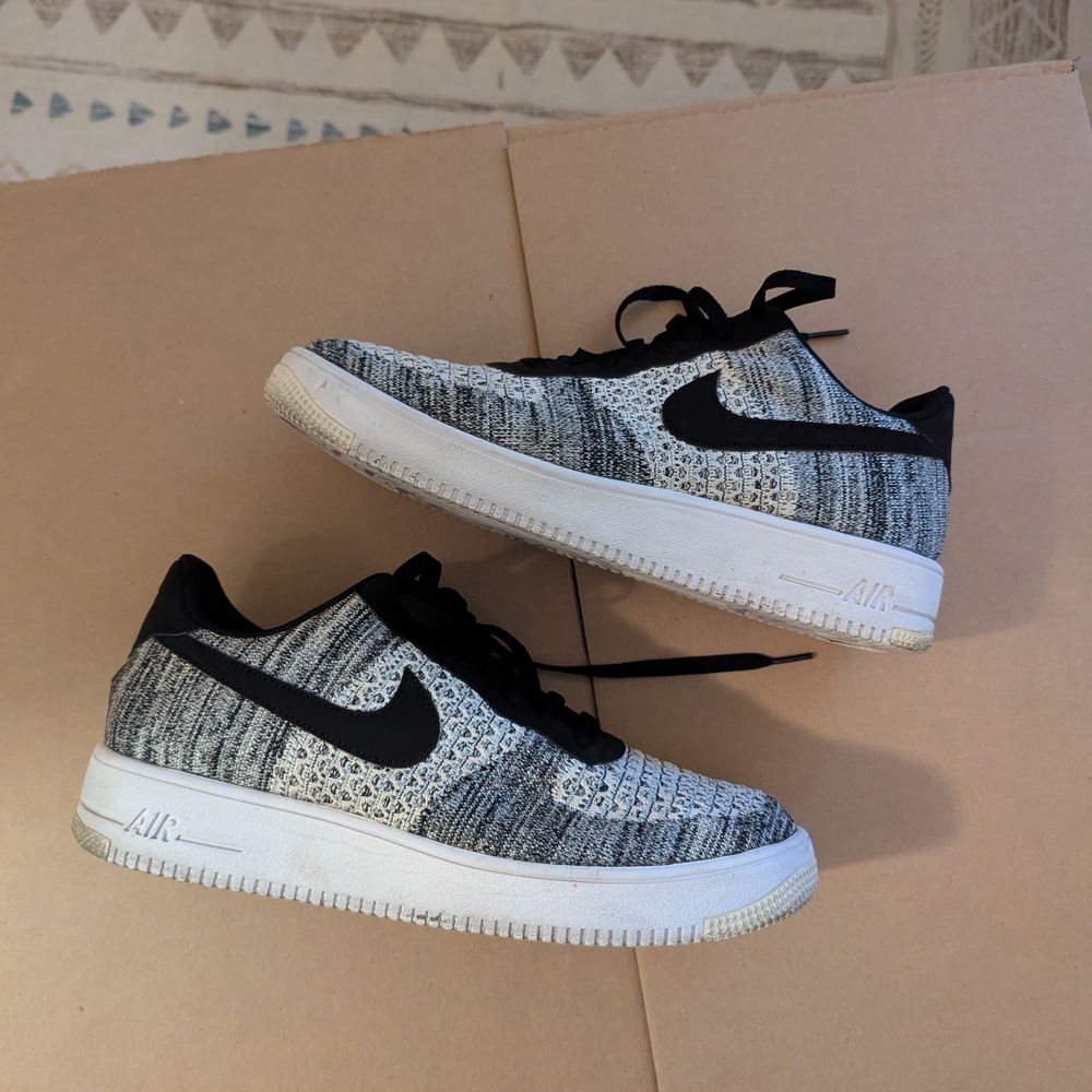 Nike Black and Gray Athletic Shoes with Textured Knit Upper